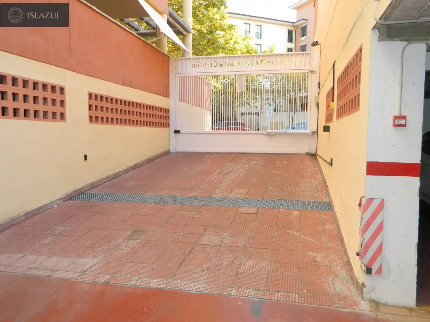 Parking de Dúplex de alquiler en Isla Cristina con Terraza, Balcón y Piscina comunitaria