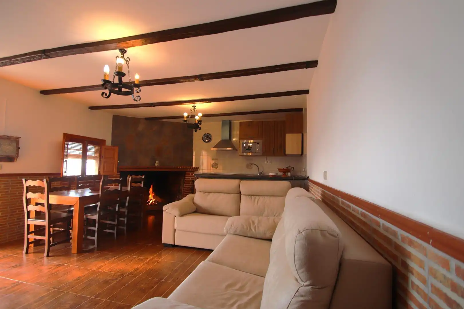 Casa rústica amb jardí en venda a Calle Humilladero 3