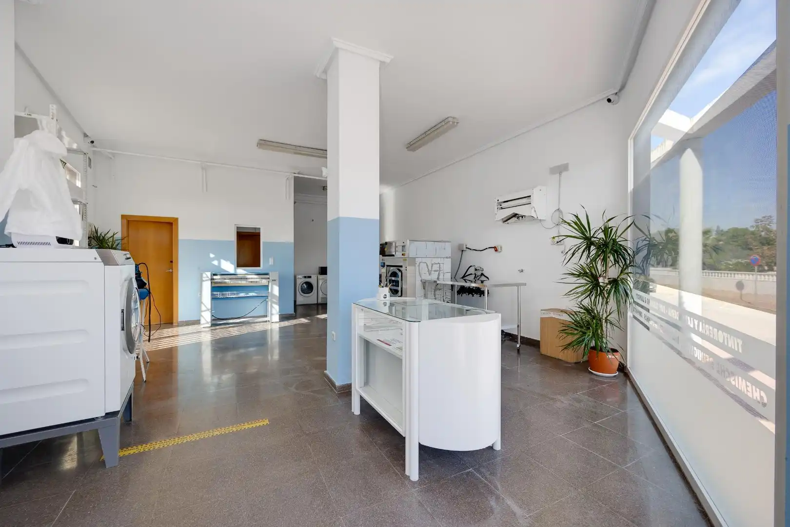 Commercial properties for sale in Doña Pepa