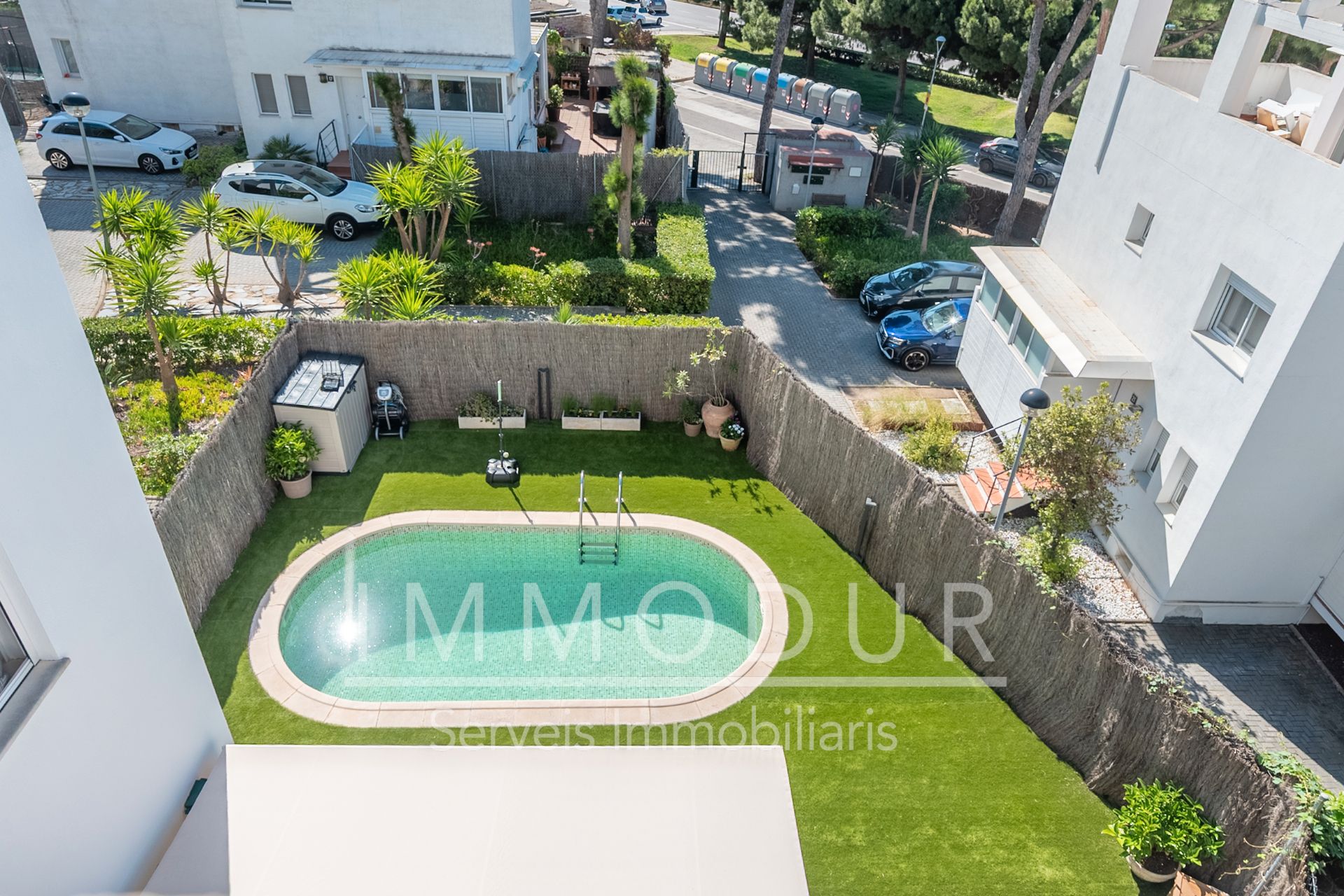 Piscina de Casa adosada en venda en Castelldefels amb Aire condicionat, Calefacció i Jardí privat