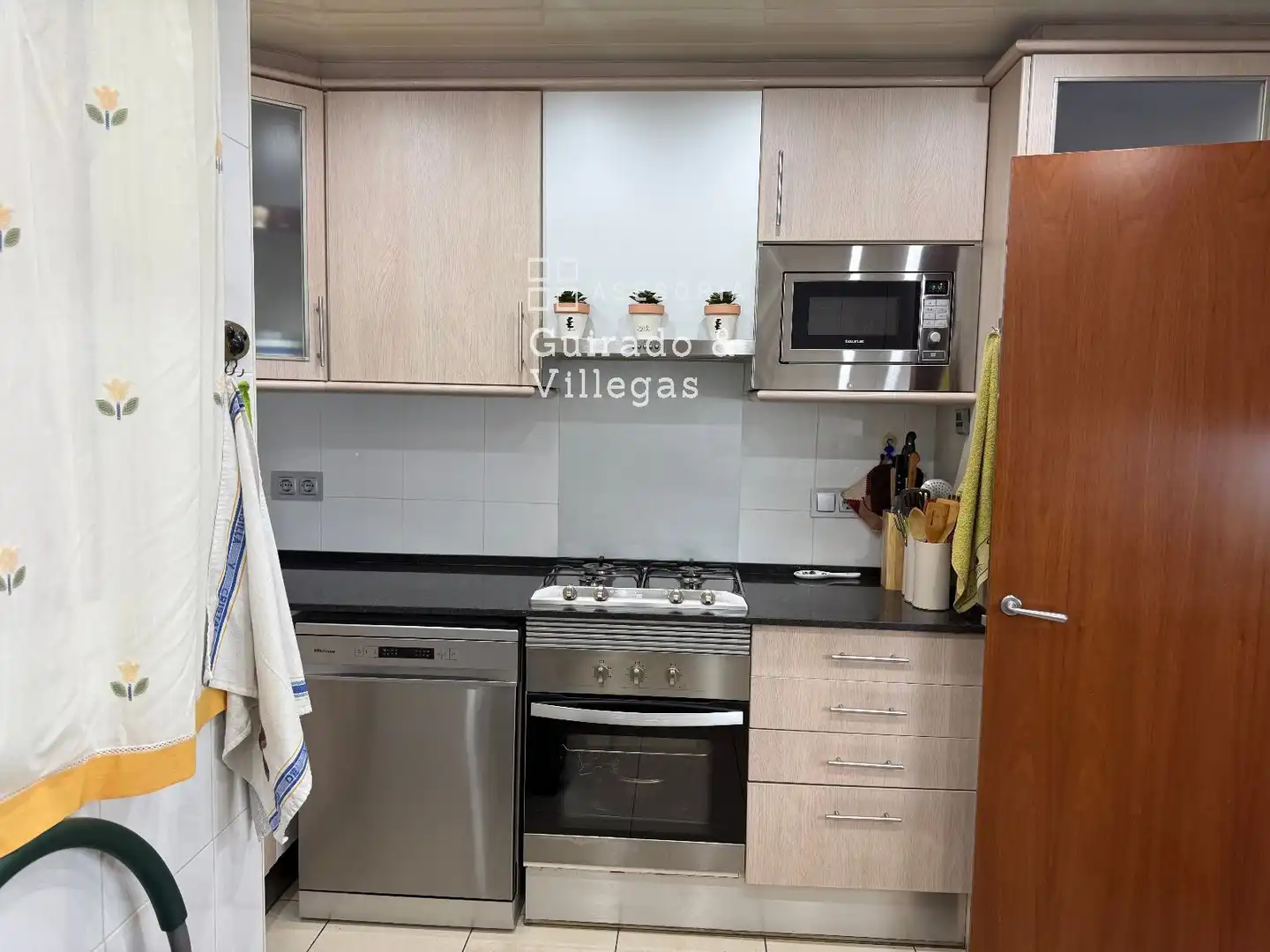 Küche von Wohnung zum Verkauf in Barcelona mit Klimaanlage und Terrasse