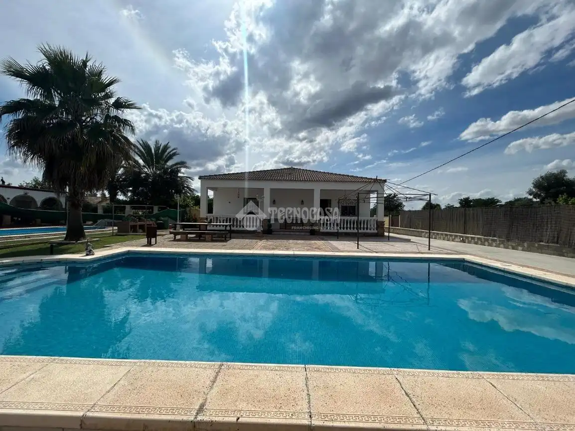 Exterior view of Country homes for sale in Arahal  with Air Conditioner, Heating and Private garden