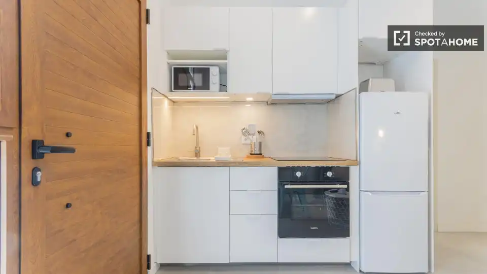 Kitchen of Flat for rent in Valencia  with Air Conditioner, Heating and Furnished