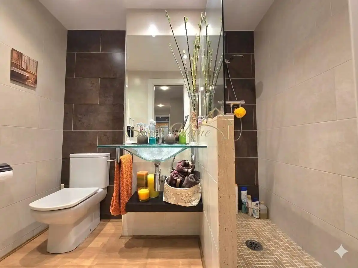 Bathroom of Flat for sale in Montgat  with Air Conditioner, Heating and Parquet flooring