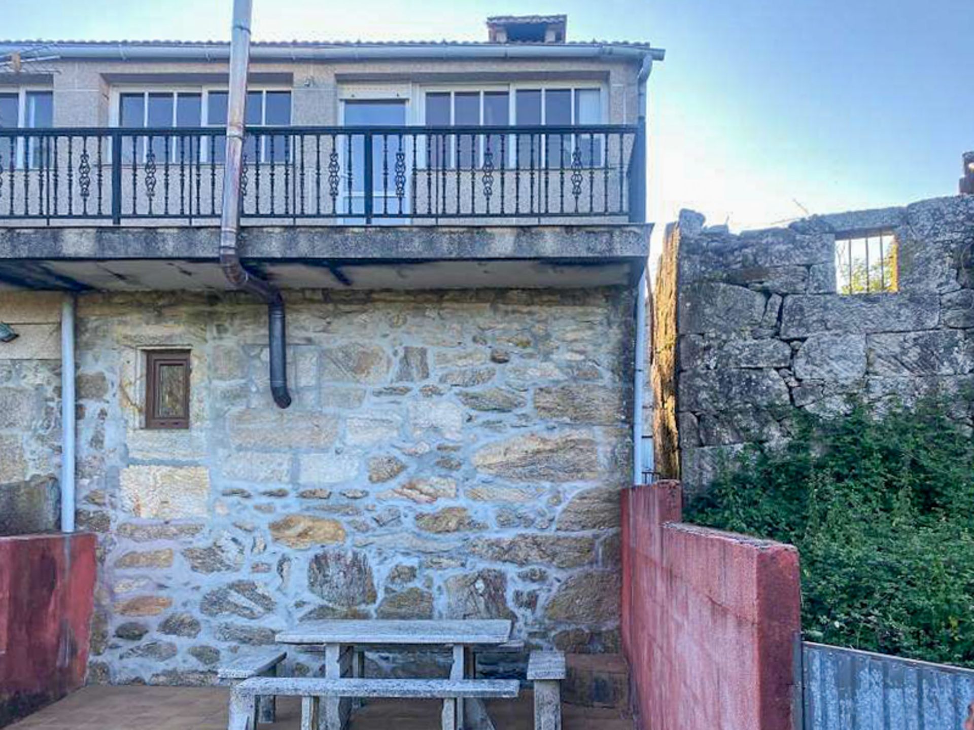 Exterior view of Single-family semi-detached for sale in A Cañiza    with Private garden, Oven and Balcony