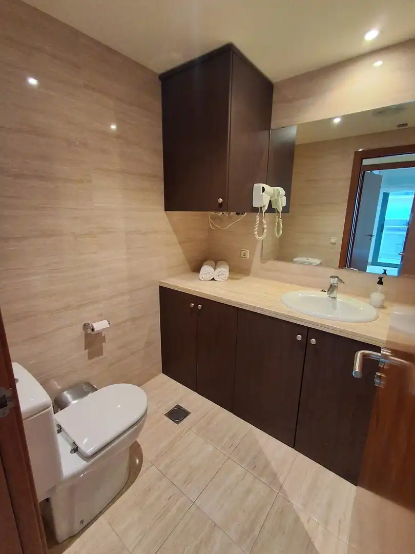 Badezimmer von Wohnung zum Verkauf in L'Ampolla mit Klimaanlage, Heizung und Terrasse