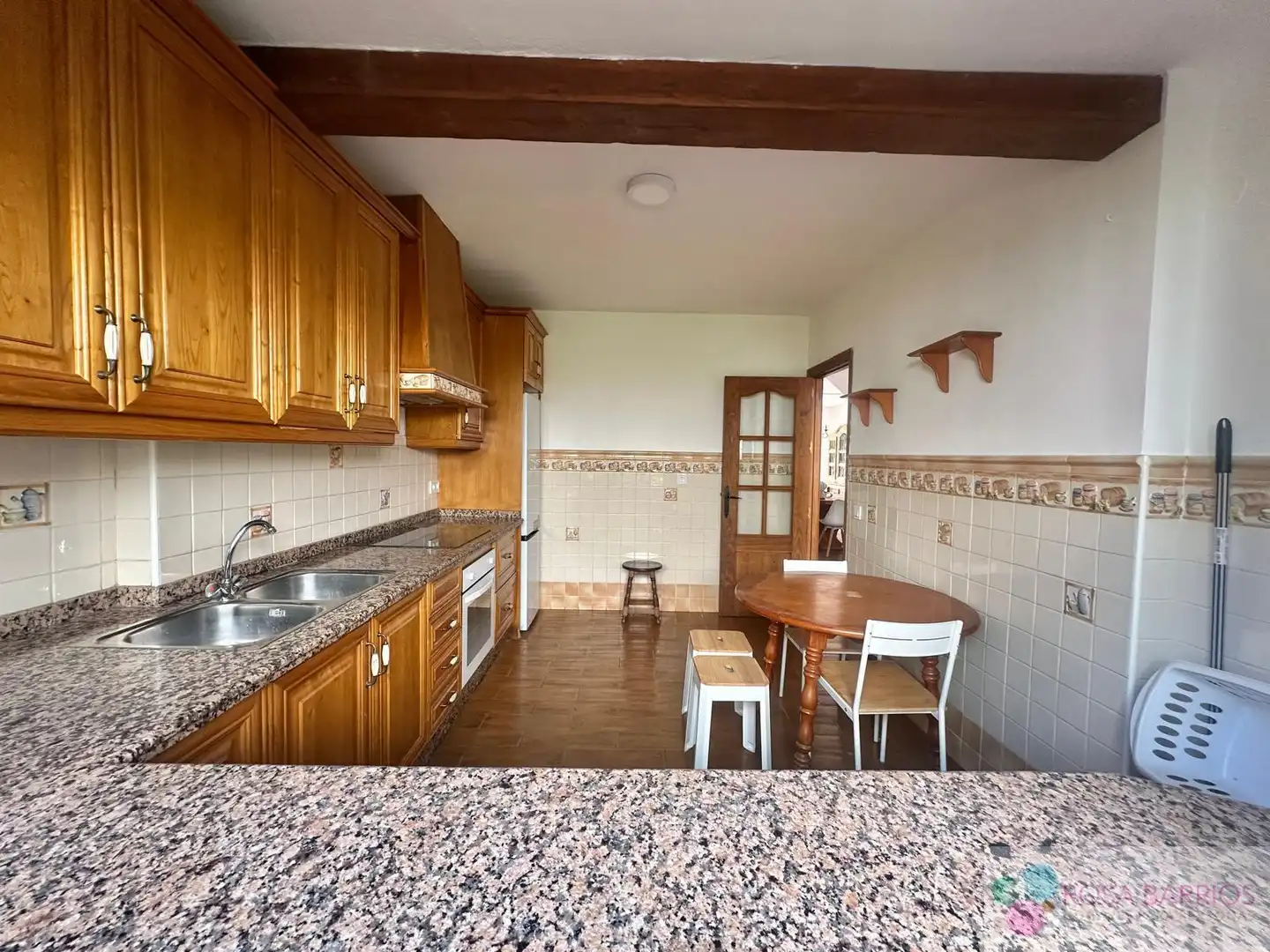 Cocina de Casa adosada de alquiler en Estepona con Terraza y Piscina comunitaria