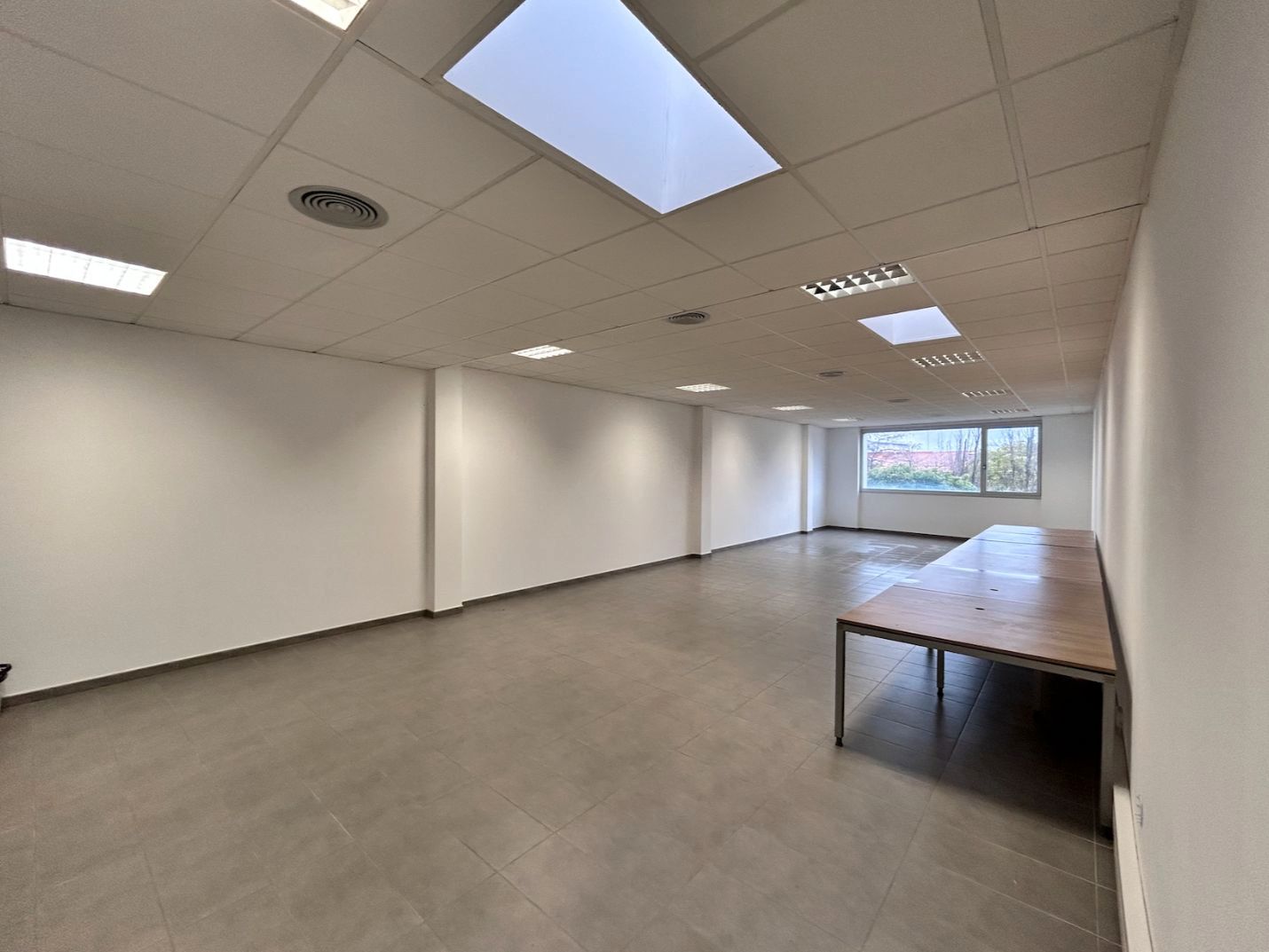 Office to rent in Barberà del Vallès  with Air Conditioner, Heating and Alarm