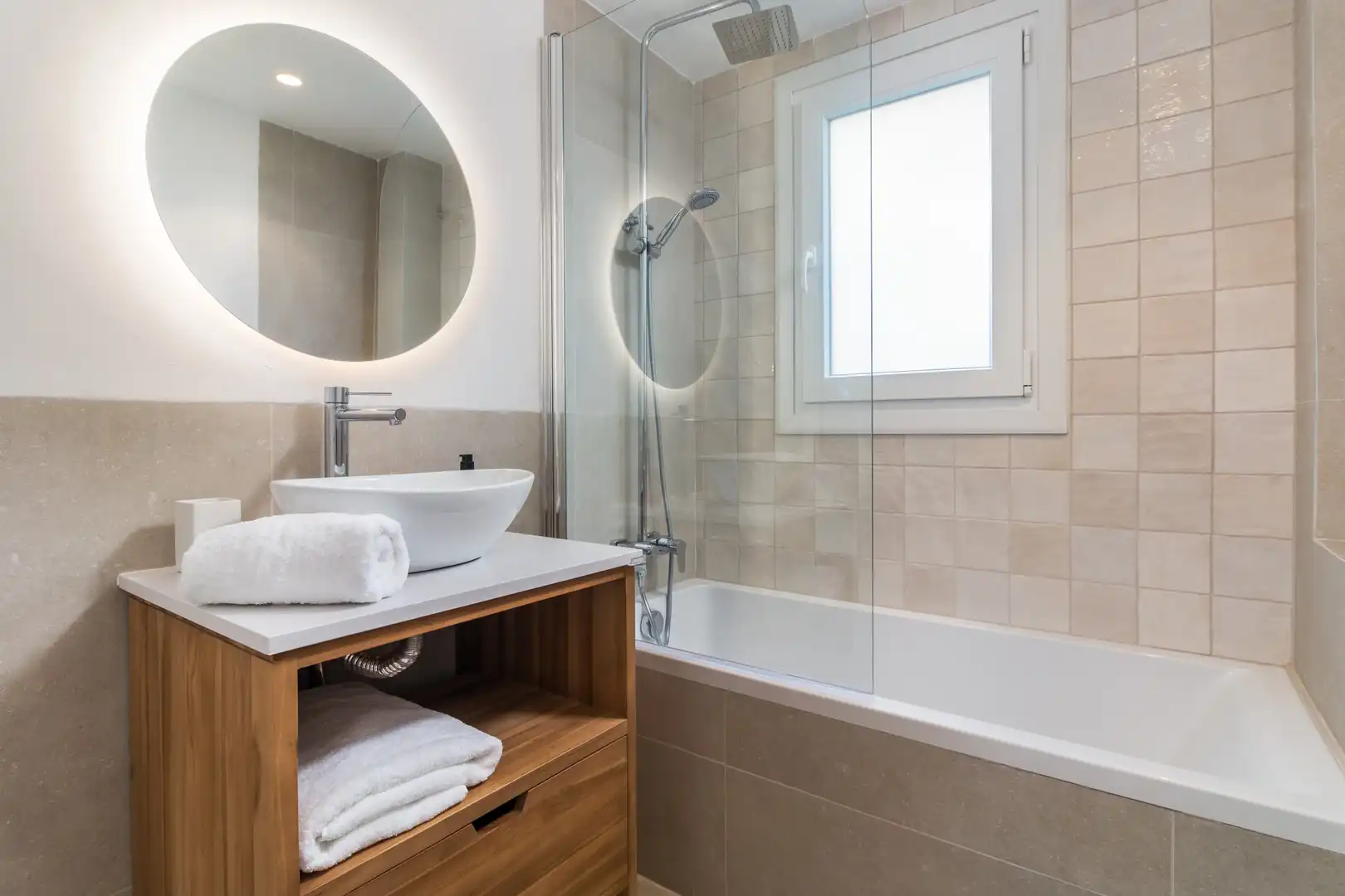 Baño de Casa adosada en venta en Istán con Aire acondicionado, Terraza y Piscina