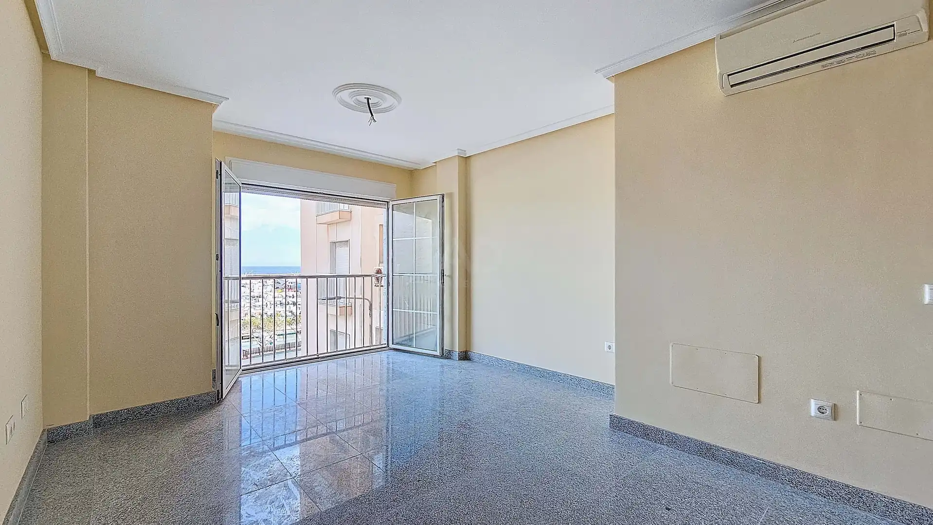 Terraza de Piso en venta en Roquetas de Mar con Aire acondicionado y Terraza