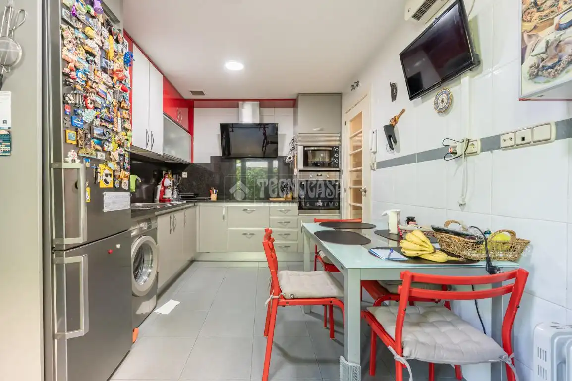 Cocina de Casa adosada en venta en Paracuellos de Jarama con Aire acondicionado, Calefacción y Jardín privado