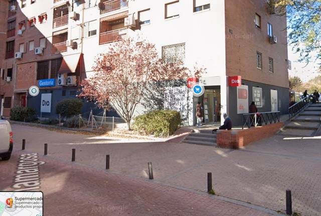 Local comercial en Venta en Avenida de Rafael Alberti en Palomeras Sureste
