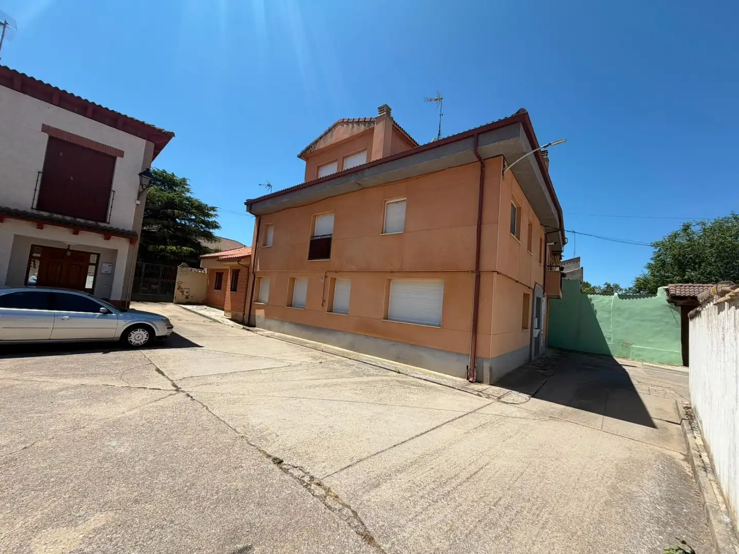 Exterior view of Flat for sale in Fuensaldaña  with Heating, Terrace and Furnished