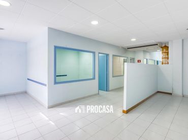 Local comercial en venda a Doctor Fleming