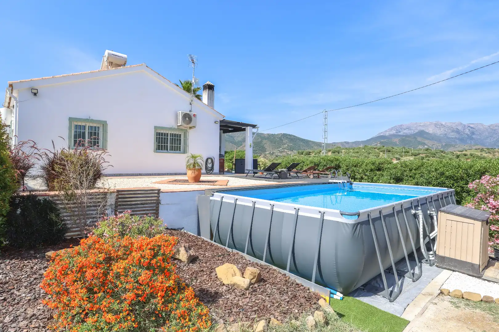 Piscina de Casa o xalet en venda en Tolox amb Aire condicionat, Jardí privat i Traster