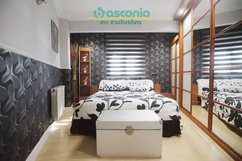 Habitación de Piso en venta en Basauri  con Calefacción, Amueblado y Balcón