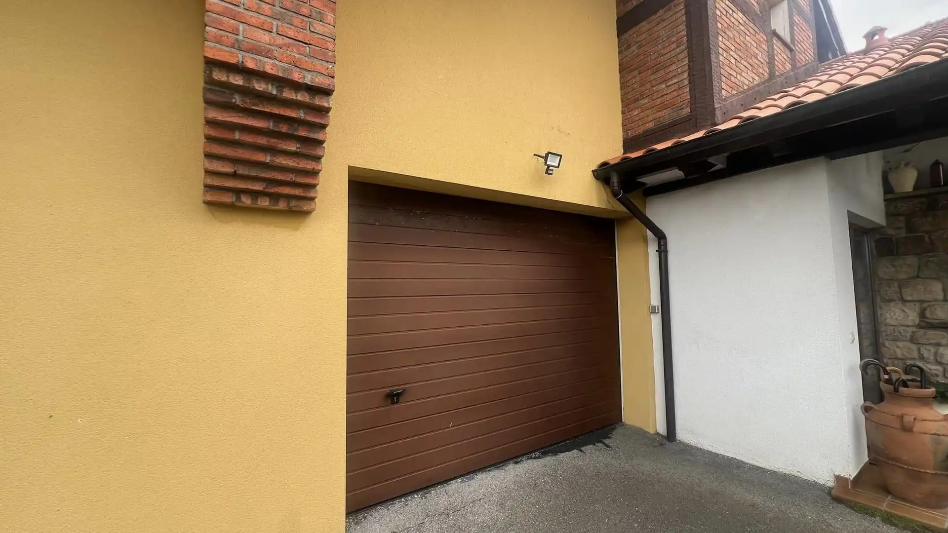Parkplatz von Haus oder Chalet zum Verkauf in Suances mit Heizung, Privatgarten und Parkett