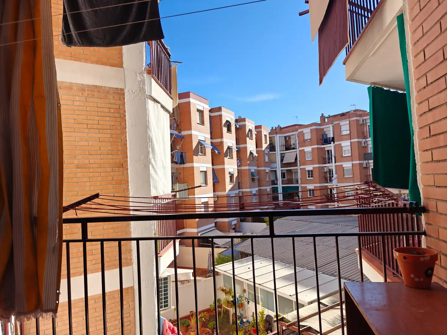 Vista exterior de Piso en venta en Sant Boi de Llobregat con Calefacción, Amueblado y Horno