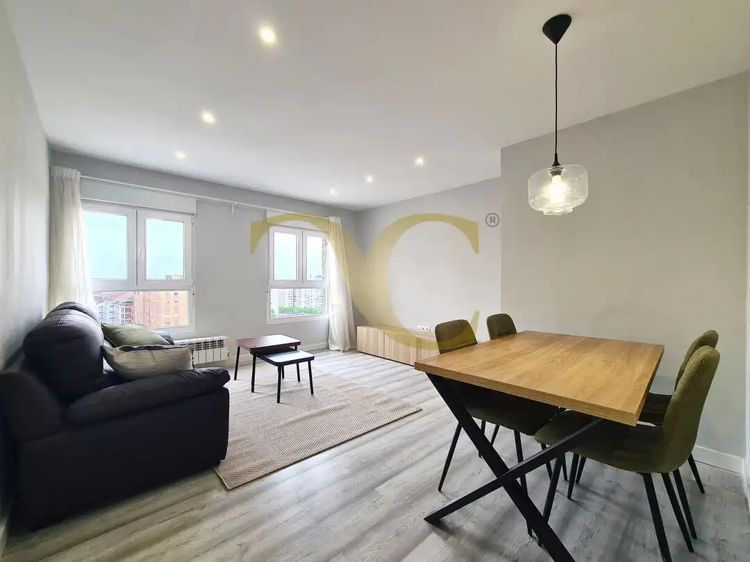 Sala de estar de Piso en venta en Oviedo  con Calefacción y Amueblado