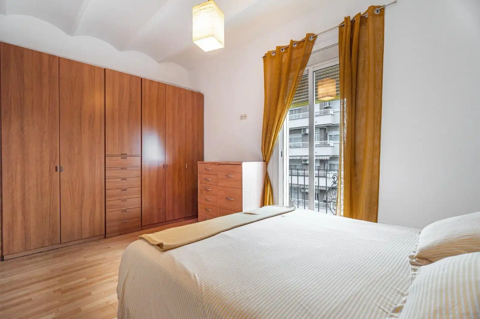 Schlafzimmer von Wohnung zum Verkauf in Barcelona mit Klimaanlage, Heizung und Parkett