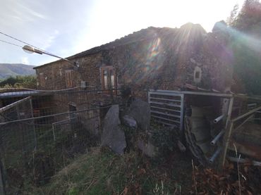 Casa amb jardí en venda a Ourol