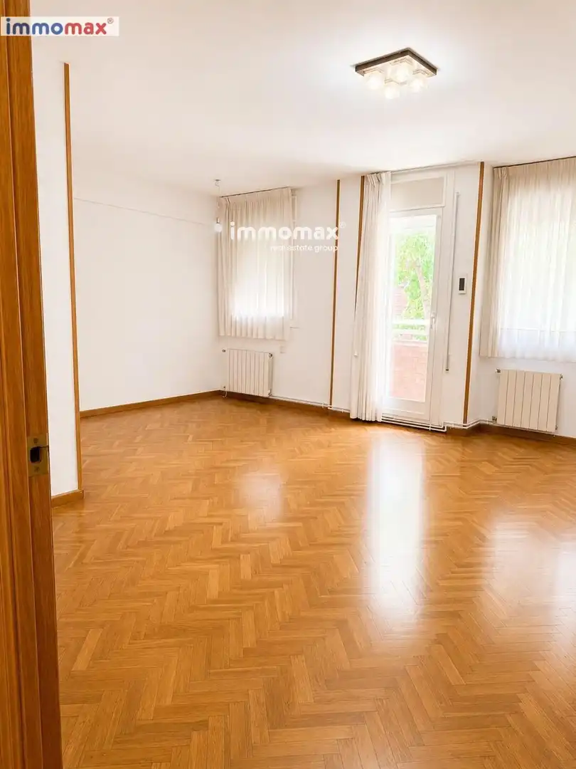 Sala d'estar de Pis en venda en Cornellà de Llobregat amb Aire condicionat