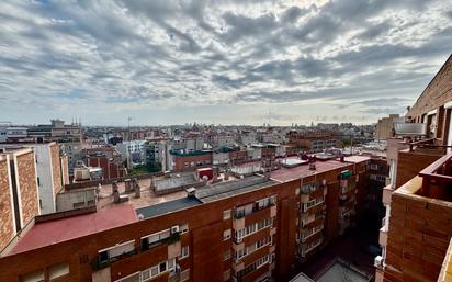 Exterior view of Attic for sale in  Barcelona Capital  with Air Conditioner and Balcony