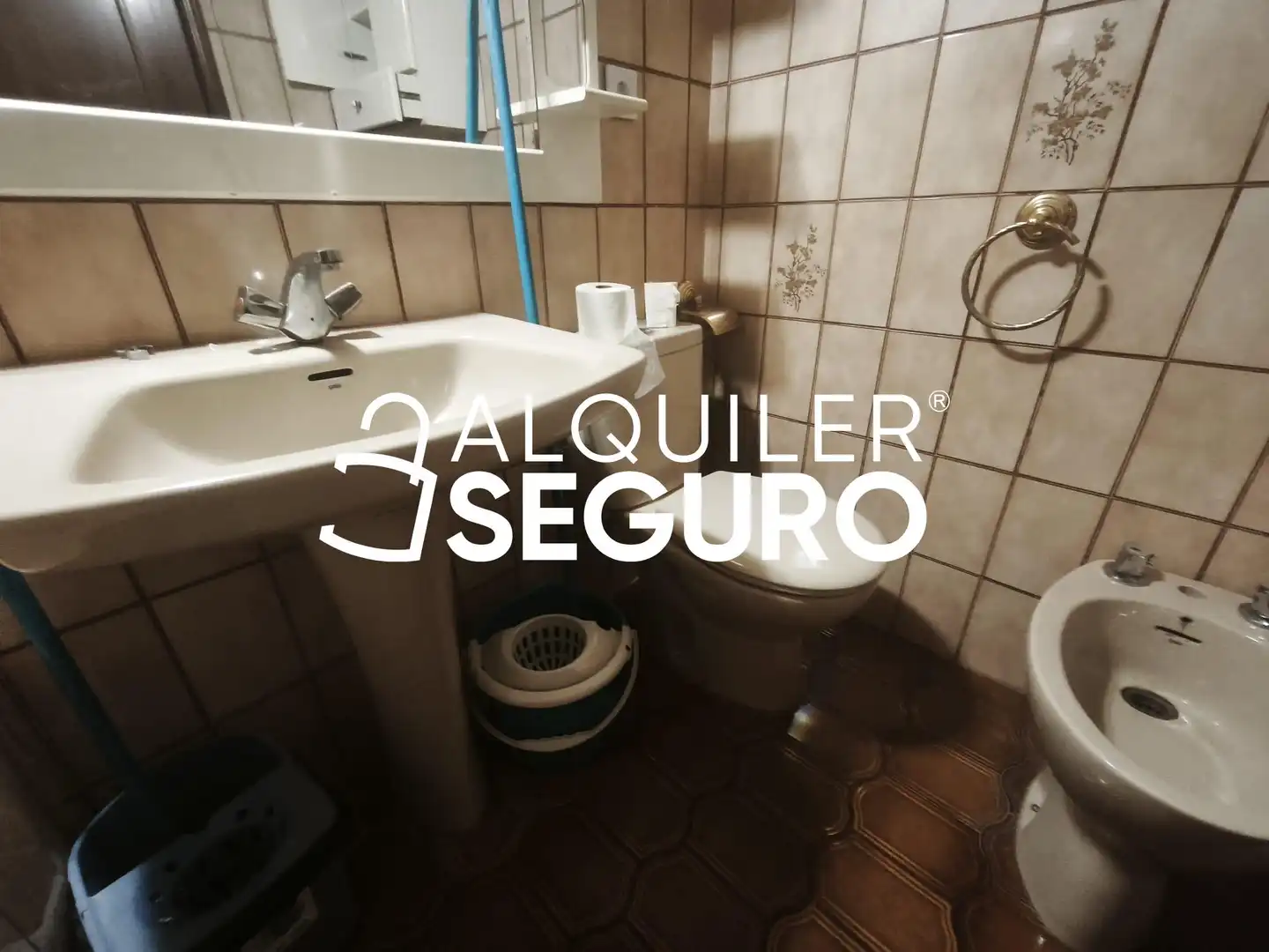Bathroom of Flat for rent in Zaragoza  with Heating, Terrace and Storage room