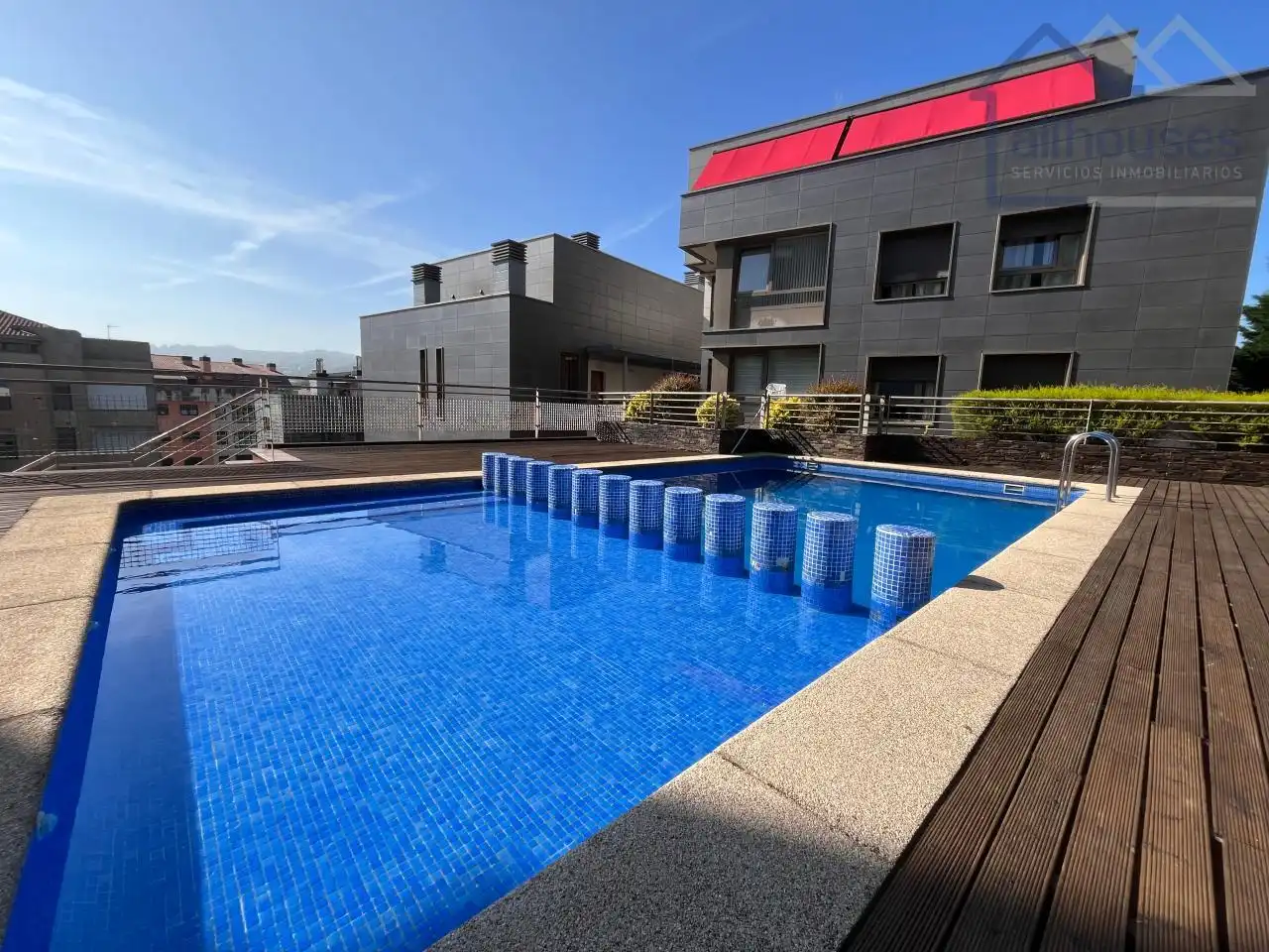 Piscina de Apartamento en venta en Vigo  con Calefacción, Piscina y Amueblado