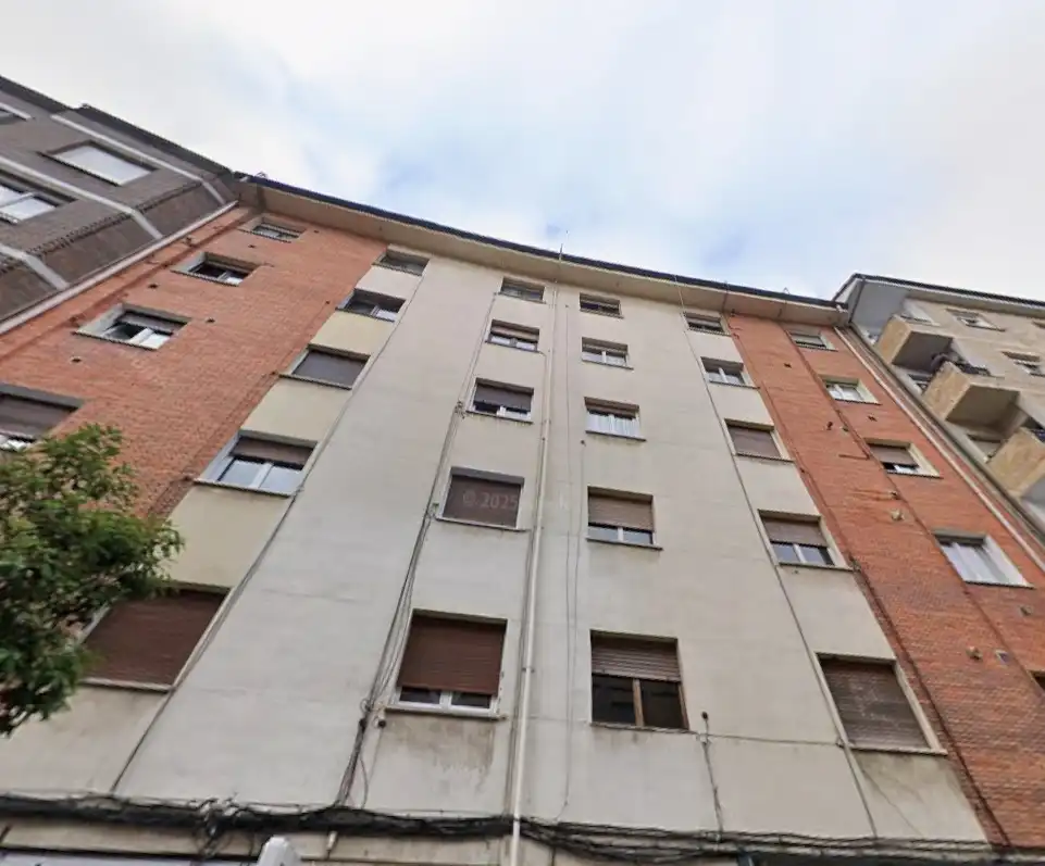 Vista exterior de Piso en venta en Oviedo 