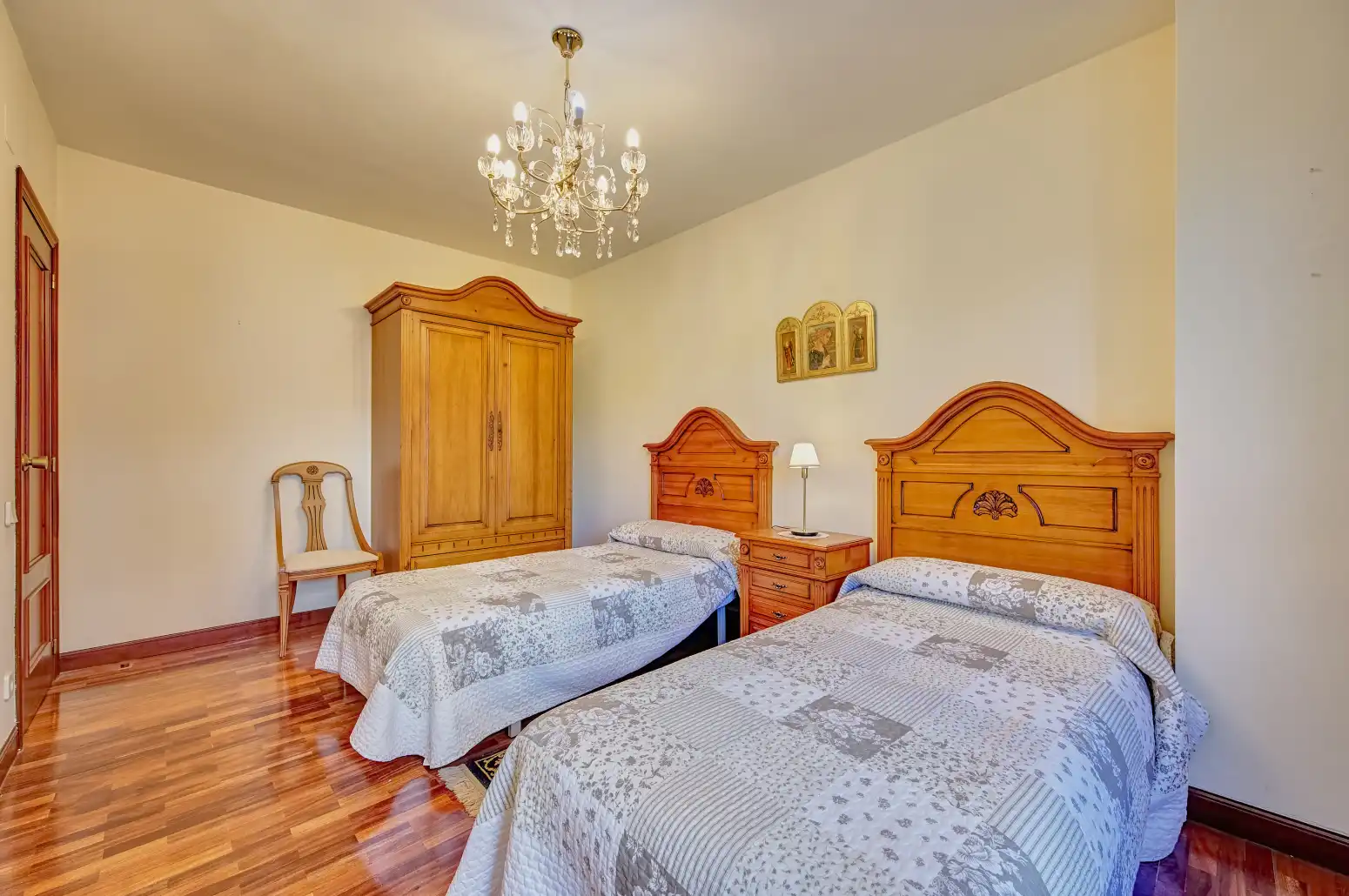 Dormitori de Pis en venda en  Pamplona / Iruña amb Calefacció, Parquet i Moblat