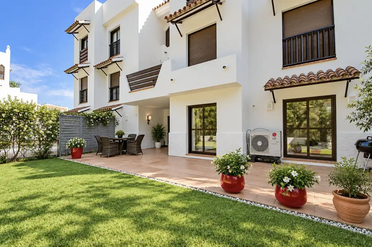 Ground floor with pool for sale in Selwo, imagen 3