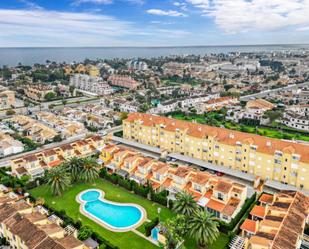 Vista exterior de Casa adosada en venda en Dénia amb Aire condicionat, Terrassa i Piscina