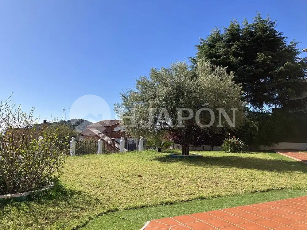 Casa o xalet en venda en Badalona amb Calefacció, Jardí privat i Traster