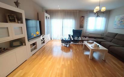 Living room of Single-family semi-detached for sale in Parla  with Air Conditioner and Terrace