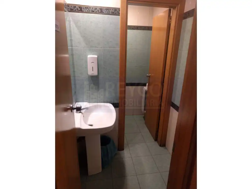Badezimmer von Geschaftsraum zur Miete in Baños de Río Tobía
