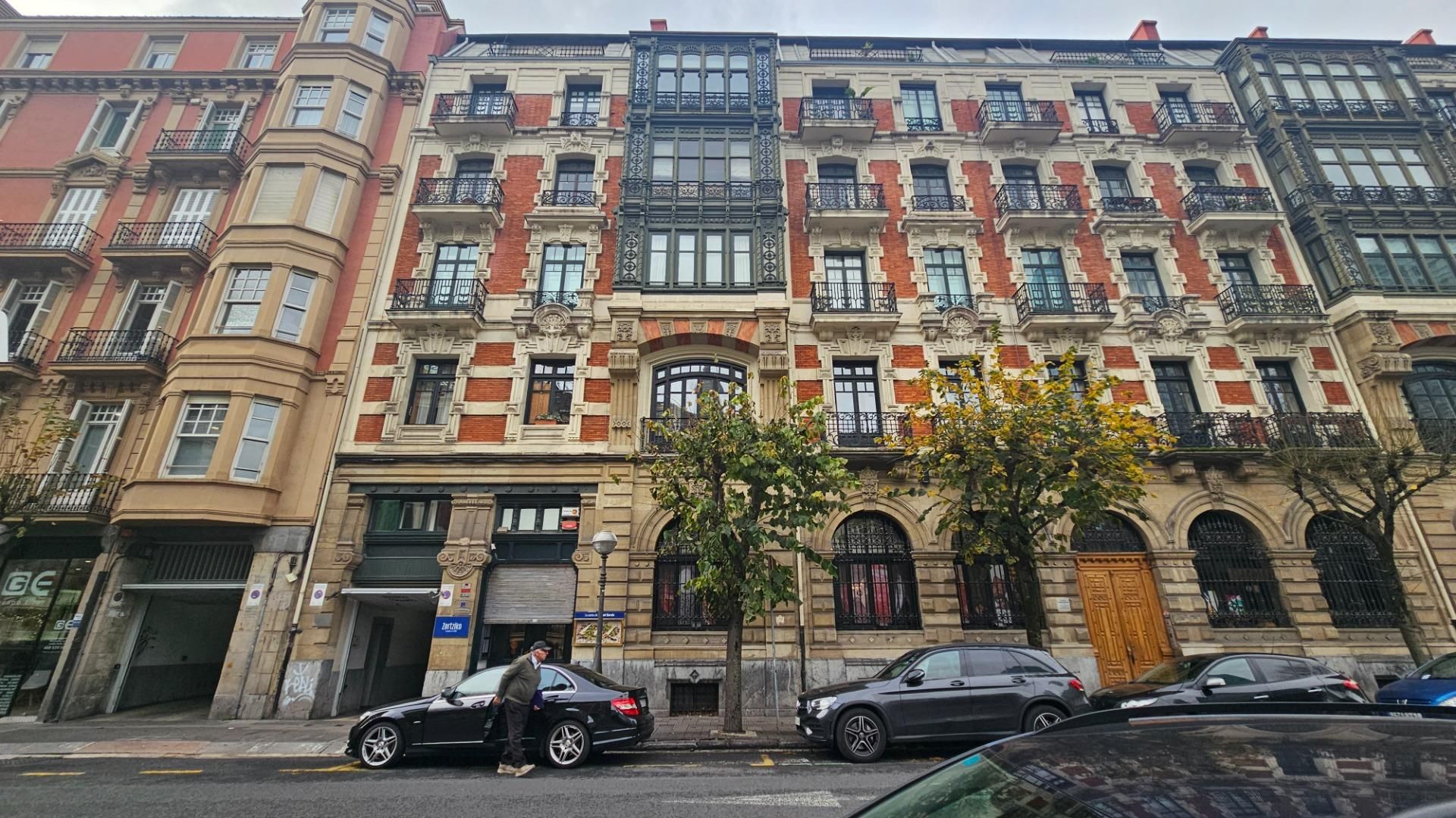 Vista exterior de Local en venda en Bilbao 