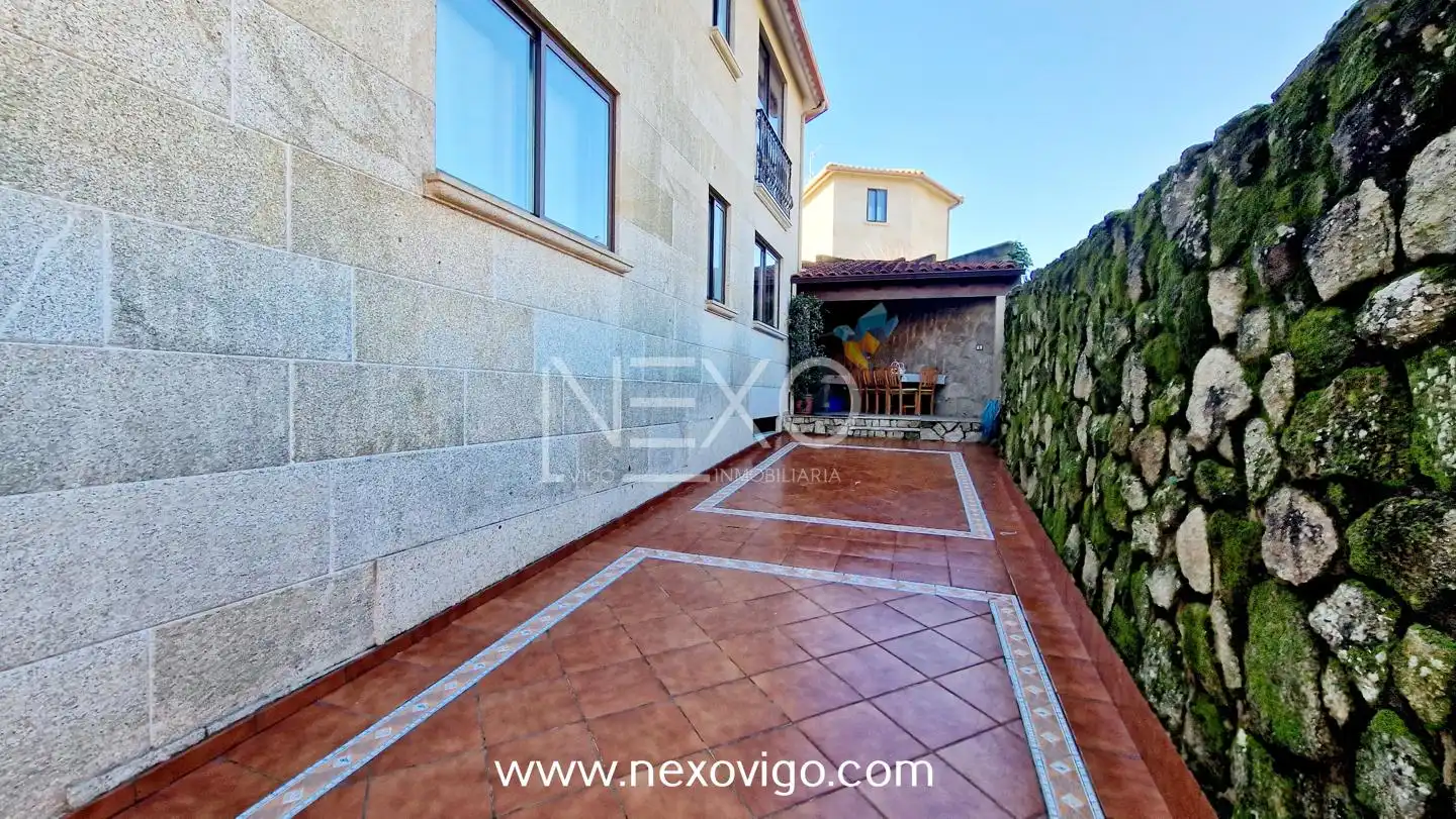 Terraza de Casa adosada en venta en Cangas  con Calefacción, Trastero y Amueblado