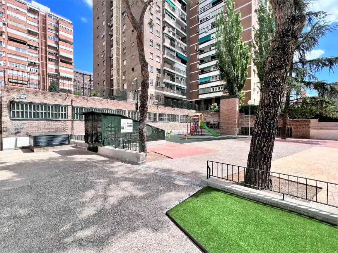 Exterior view of Flat for sale in Madrid  with Air Conditioner, Parquet flooring and Storage room