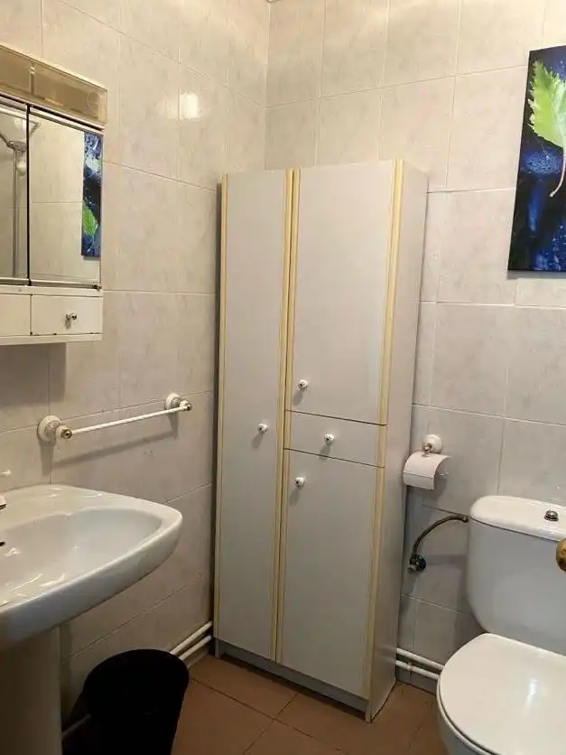 Baño de Piso para compartir en Ronda con Amueblado