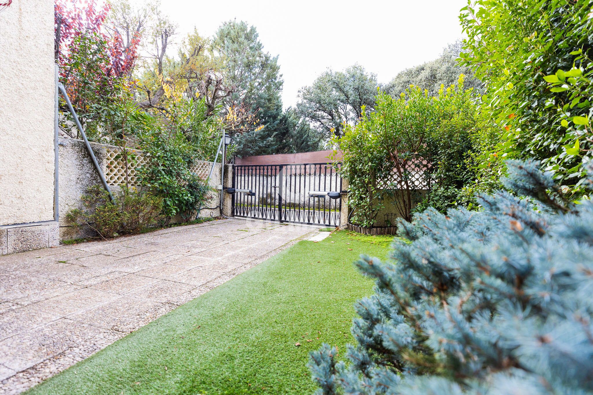 Garden of Single-family semi-detached for sale in El Escorial  with Heating, Private garden and Swimming Pool
