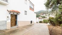 Vista exterior de Casa o xalet en venda en Tolox amb Aire condicionat, Terrassa i Balcó