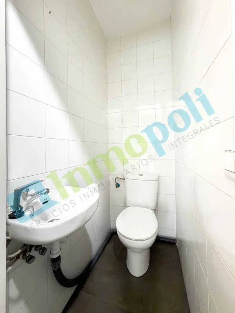 Bathroom of Industrial buildings for rent in Badajoz