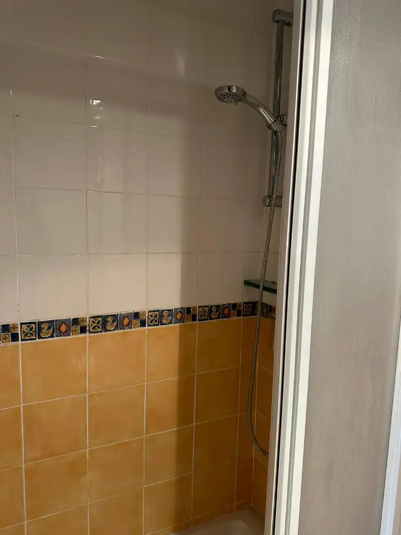 Bathroom of Attic for sale in L'Hospitalet de Llobregat  with Air Conditioner, Heating and Parquet flooring