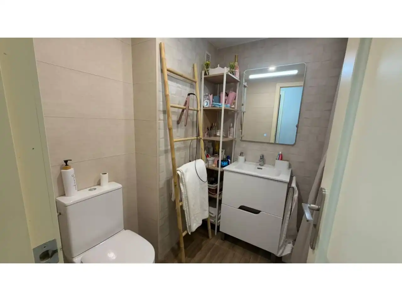 Bany de Pis en venda en Llombai