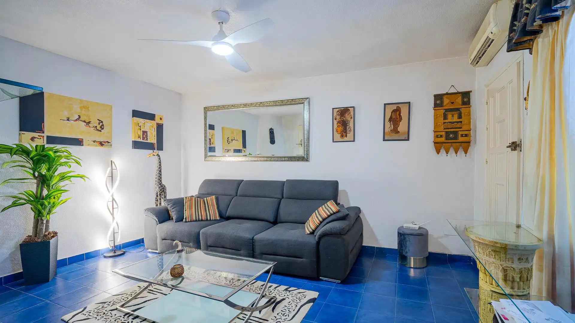 Sala d'estar de Casa o xalet en venda en Pilar de la Horadada amb Jardí privat, Terrassa i Piscina