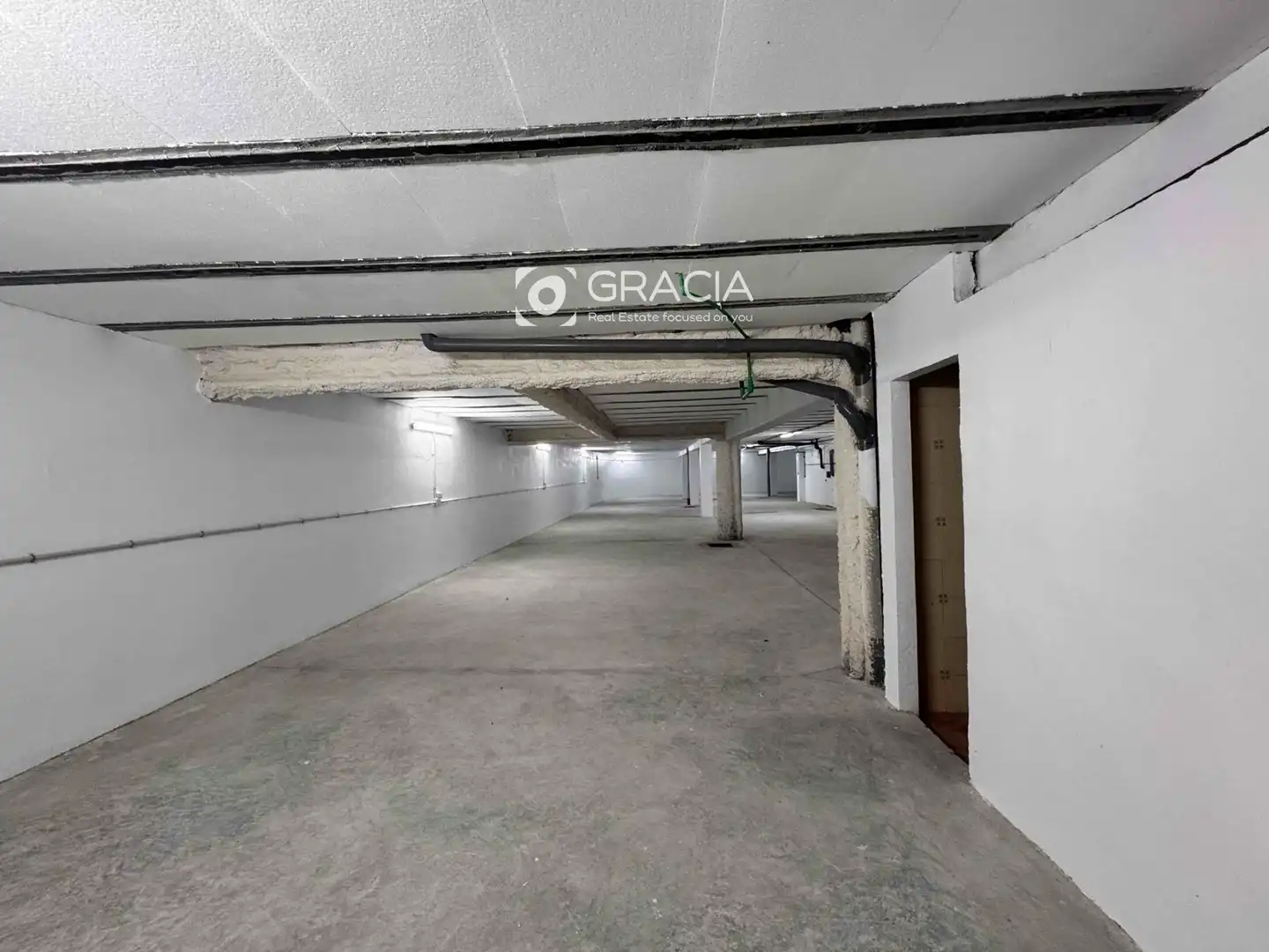 Parkplatz von Fabrikhallen zum Verkauf in Adeje