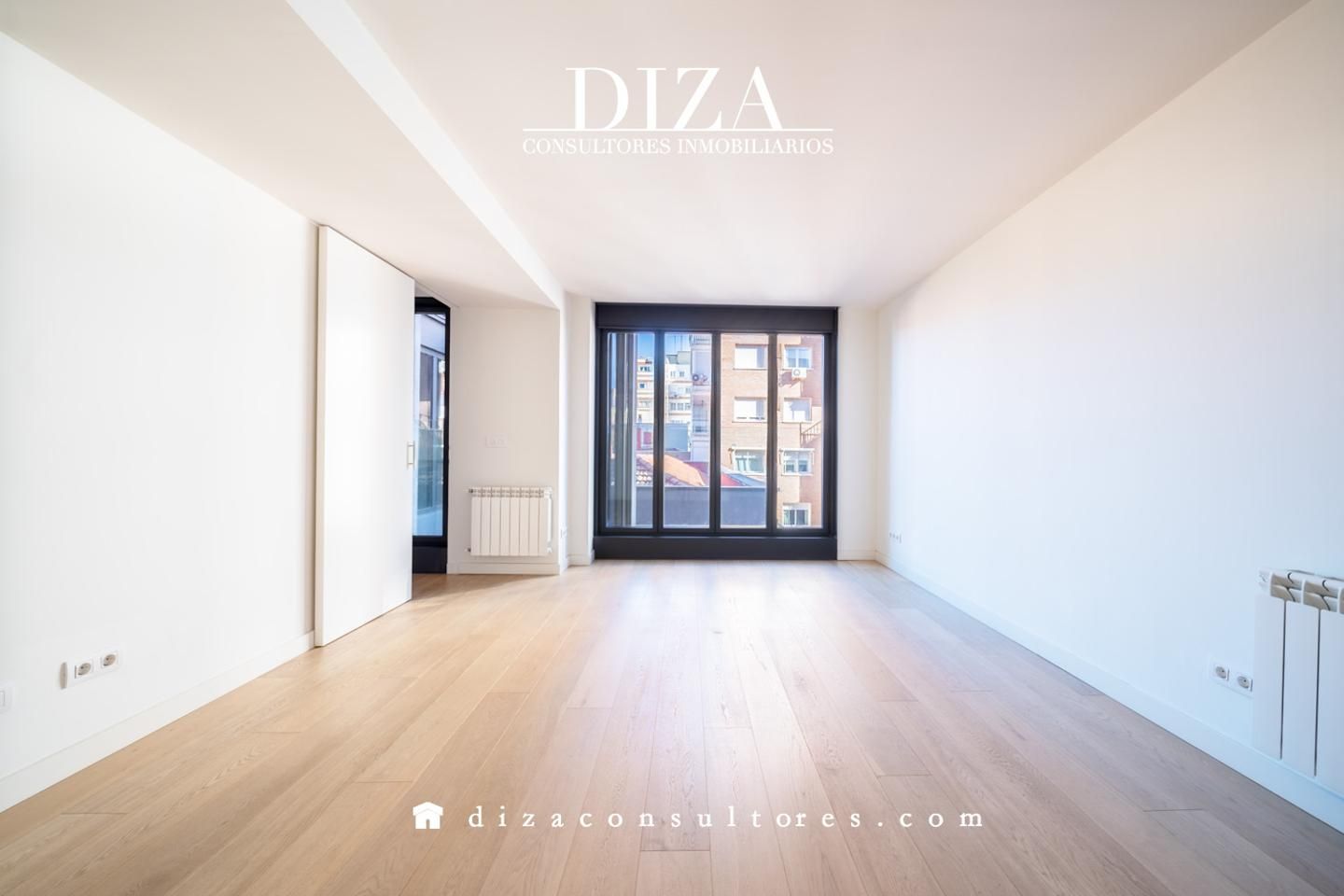 Bedroom of Attic for sale in  Madrid Capital  with Air Conditioner, Heating and Terrace