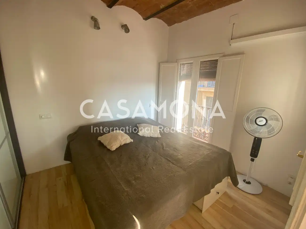 Schlafzimmer von Wohnungen zur Miete in Barcelona mit Klimaanlage, Terrasse und Möbliert