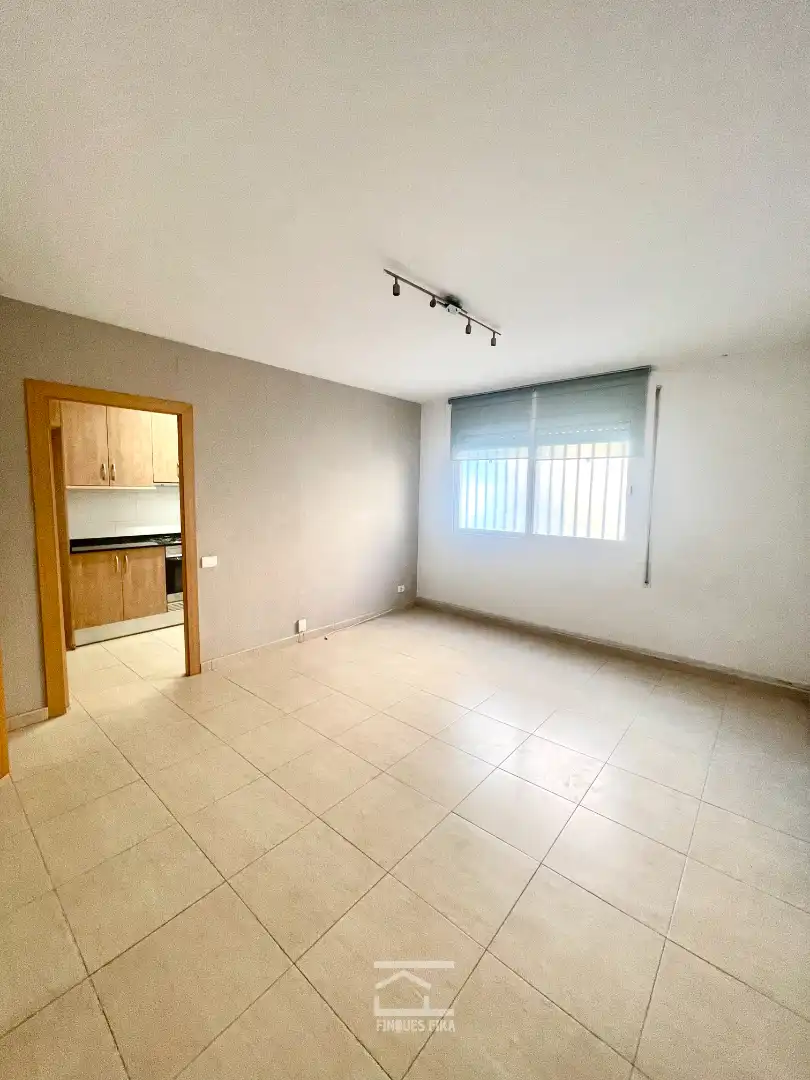 Habitación de Piso en venta en Mataró con Trastero, Horno y Alarma
